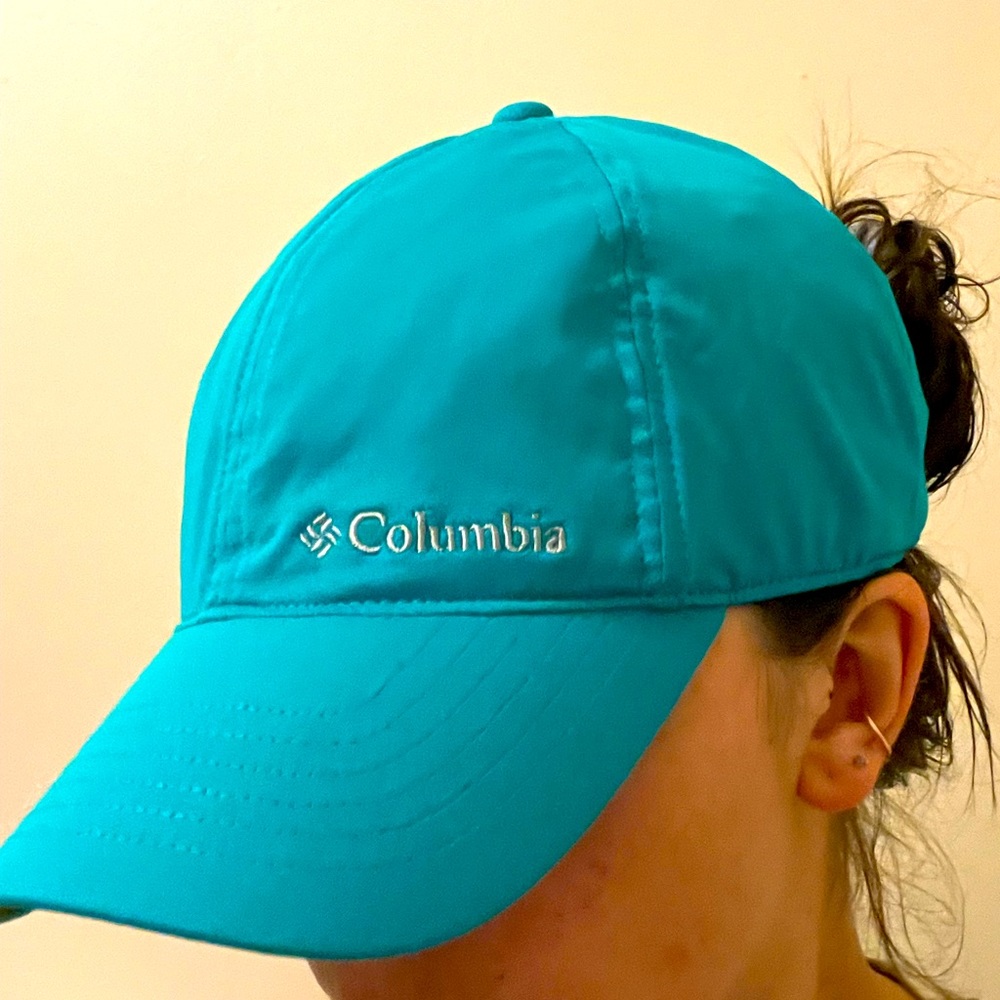 Like new Columbia hat. Great for hiking, haven’t worn much so looking for a home